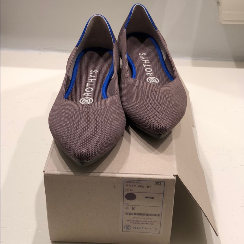 NWT Rothy’s size 8 Mink pointed flats